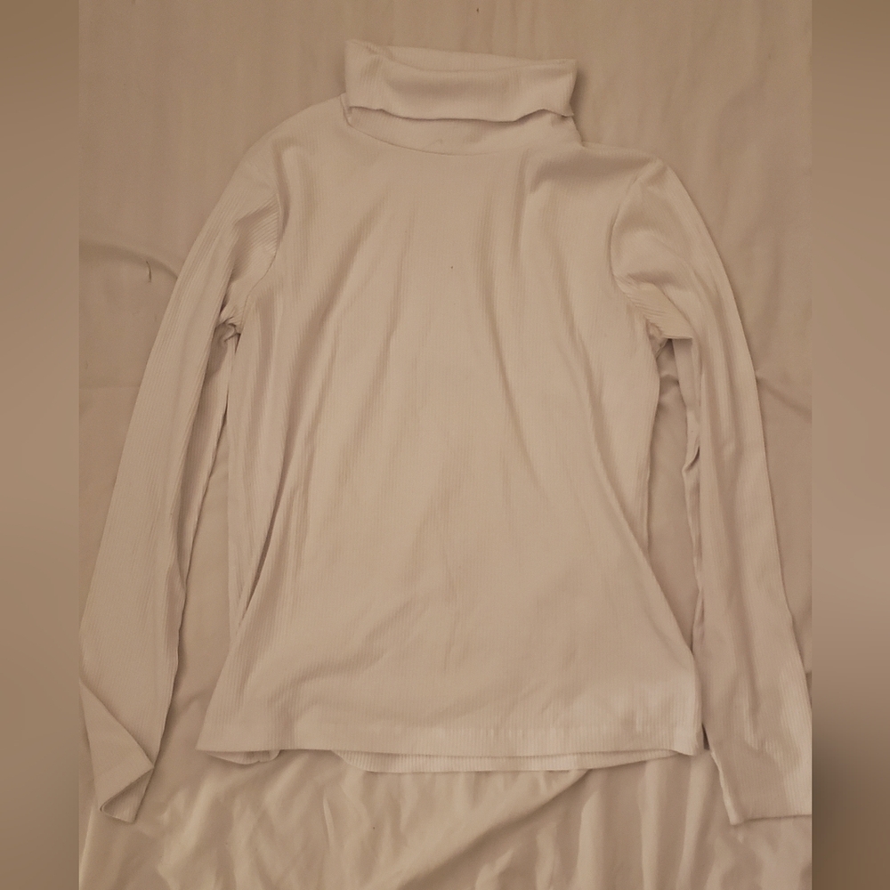 George Classic White Ribbed Top